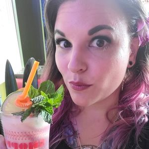 Meet your Posher, Laura